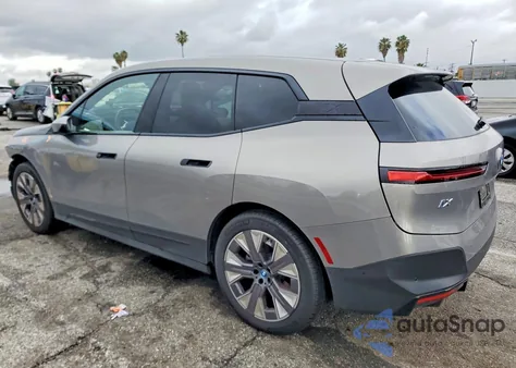 2025 BMW Ix xDrive50 z USA, uszkodzony, nr VIN WB523CF04SCU09768